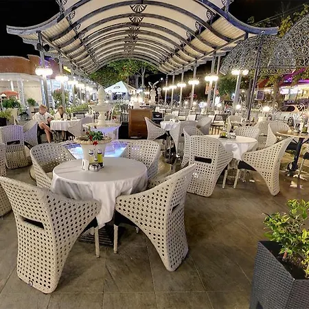 In Central Plaza شقة
