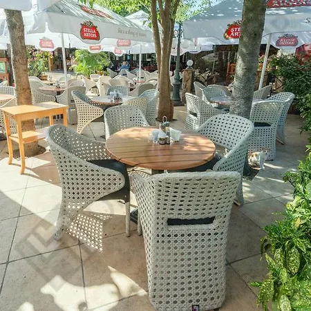 아파트 In Central Plaza